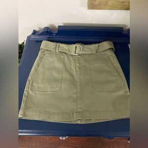 Francesca’s Harper Heritage Cargo Green Skirt - New without tags Size Medium